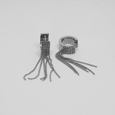 עגילי לורן חישוקי כסף קטנים ועבים עם שרשראות דקות